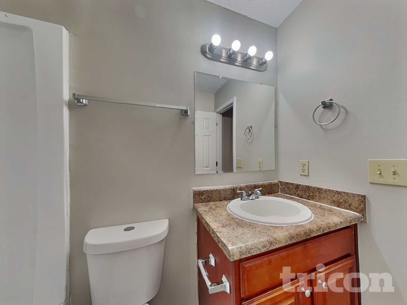 Building Photo - 605 Lake Dr SW