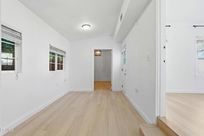 Building Photo - 10734 Oro Vista Ave