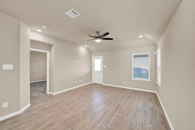 Building Photo - 5814 Linda Cv Ln