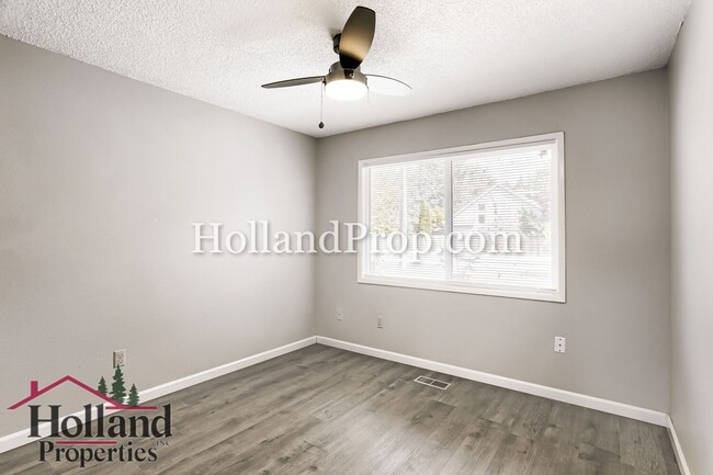 Building Photo - Single level, newly remodeled, in a great Hillsboro location
