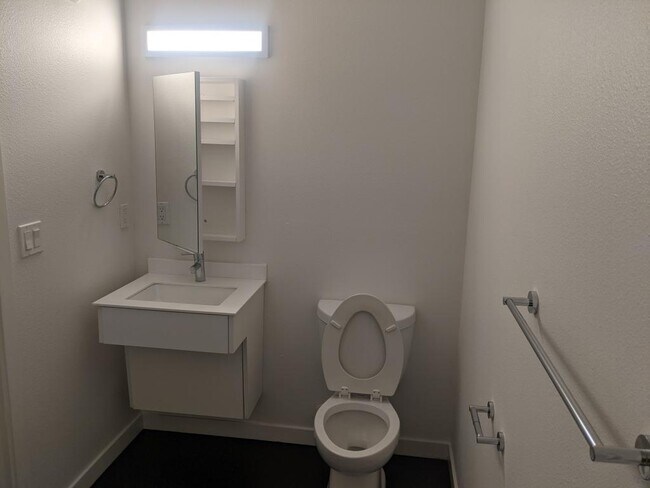 Building Photo - Thomas Street Lofts - Studio