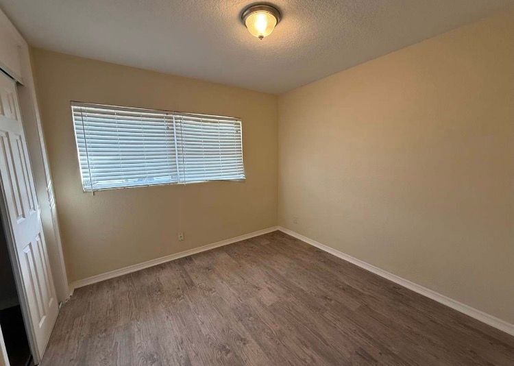 Building Photo - 3253 Little Sound Dr