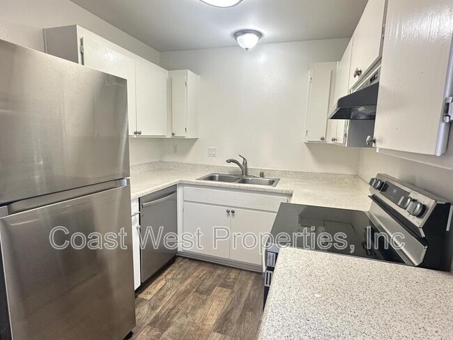 Building Photo - 382 Acacia Ave