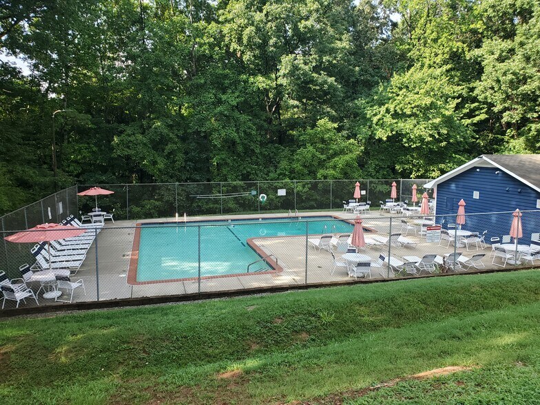 Neighborhood pool. - 5484 Pine Top Cir