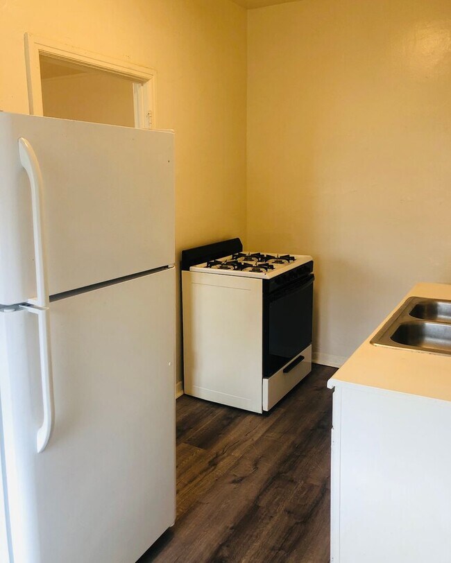 Building Photo - Studio includes all utilites, kitchen appl...