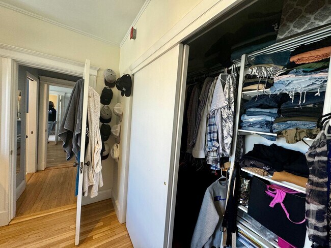 Building Photo - Spacious Cambridge 1 Bed