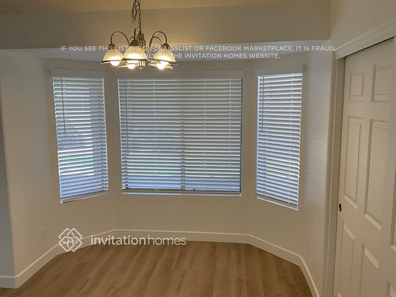 Building Photo - 482 N Falcon Dr