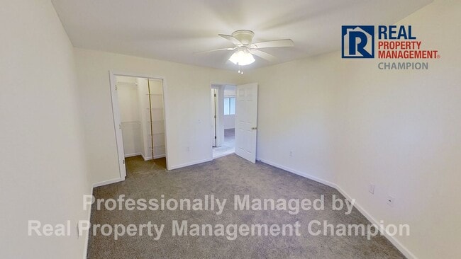 Building Photo - First Floor Condo with Spacious Floorplan