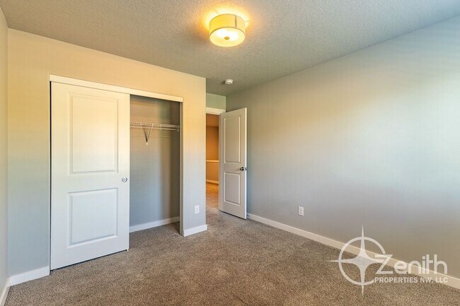 Building Photo - 7415 NE 136th Ave