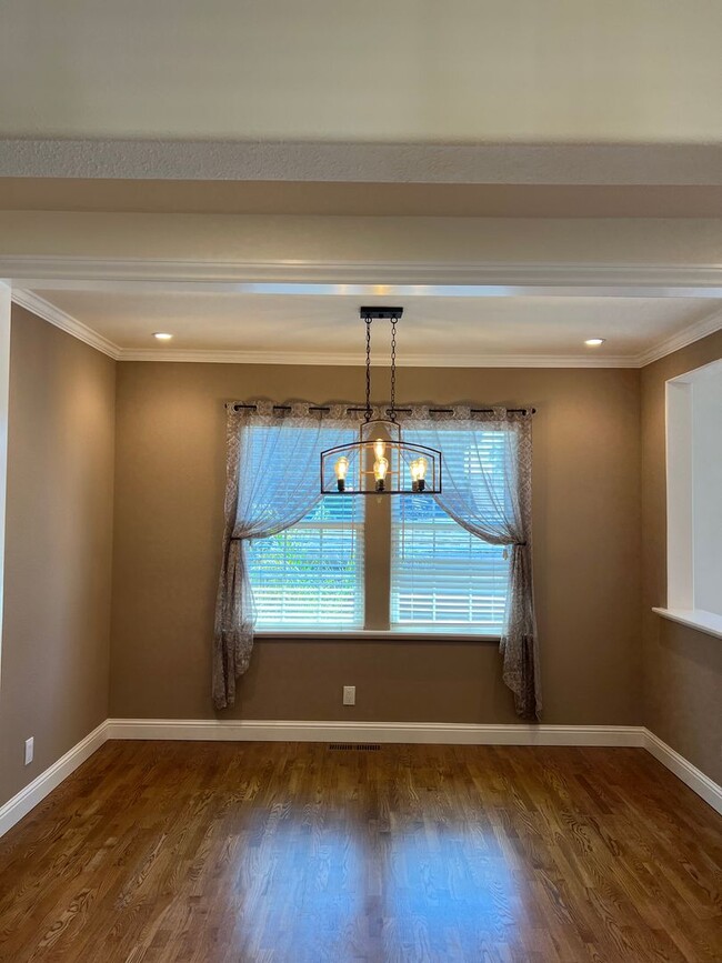 Building Photo - Prospects Heights Charmer 3bd / 2.5ba House
