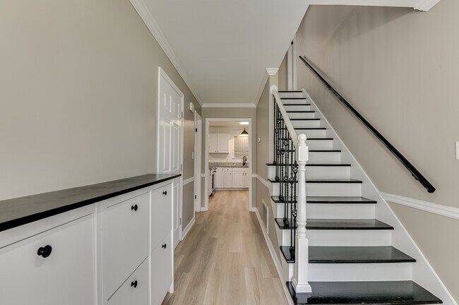 Building Photo - 454 Windtree Pl