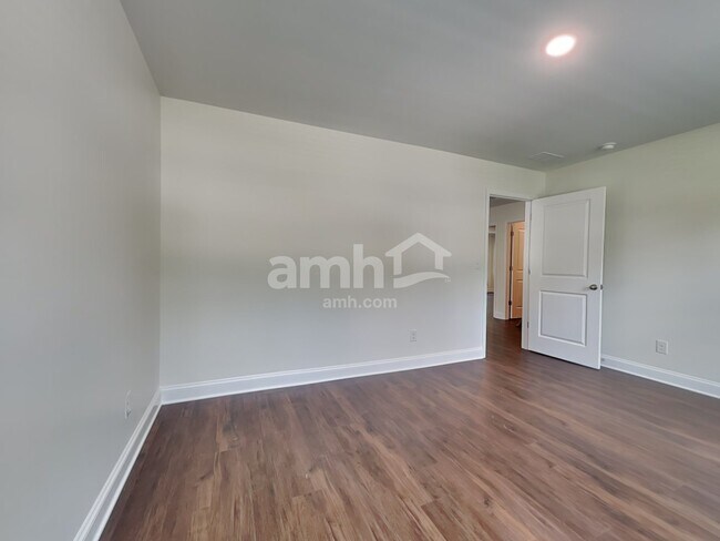 Building Photo - 611 Rivermist Dr