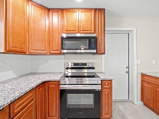 Building Photo - 3-bedroom, 2-bathroom pool home