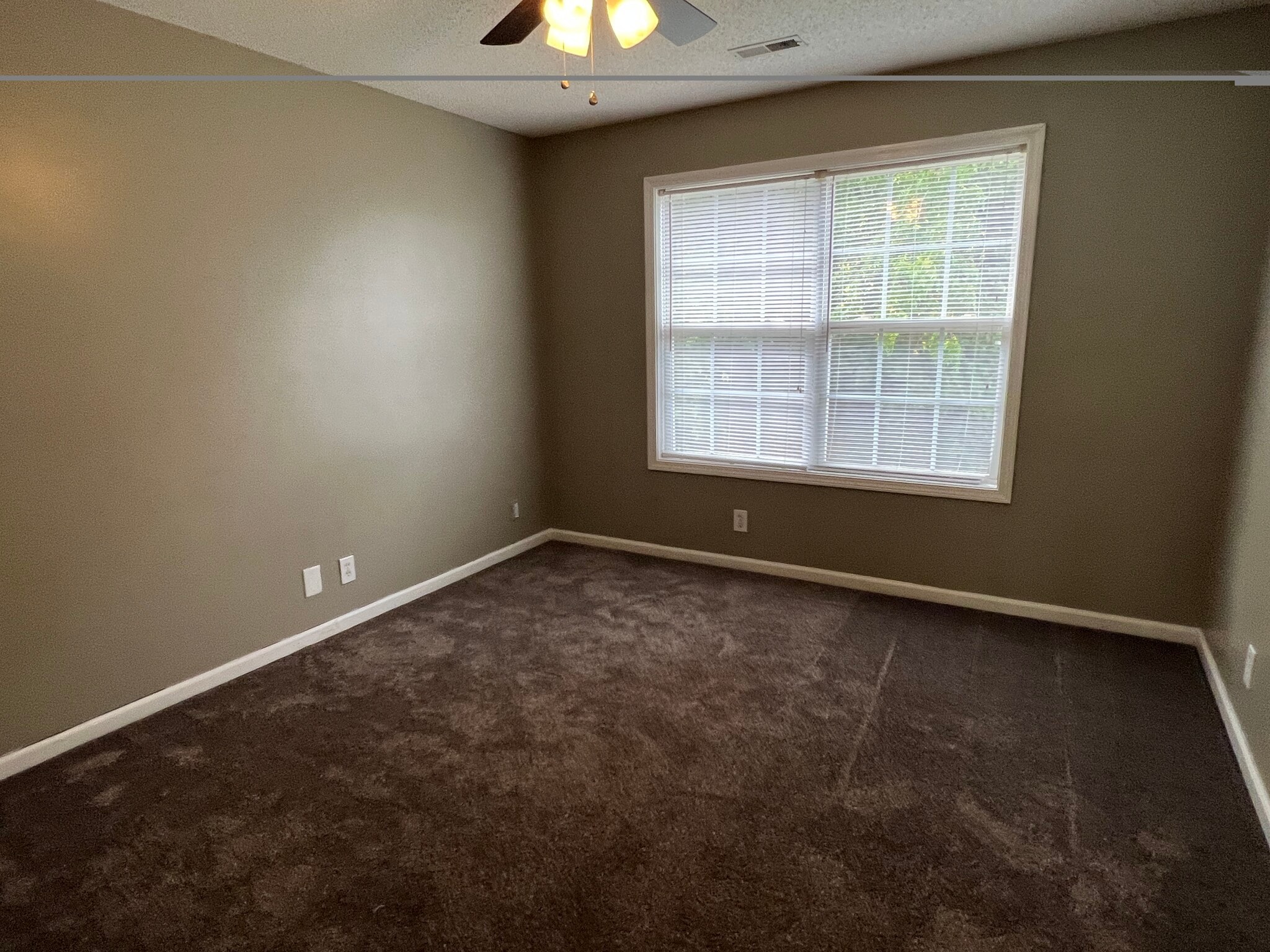 Building Photo - 450 Winding Bluff Way