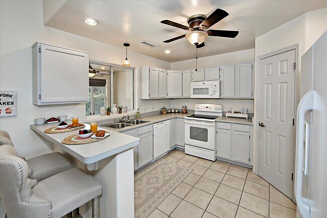 Building Photo - 9540 E Whipsaw Ln