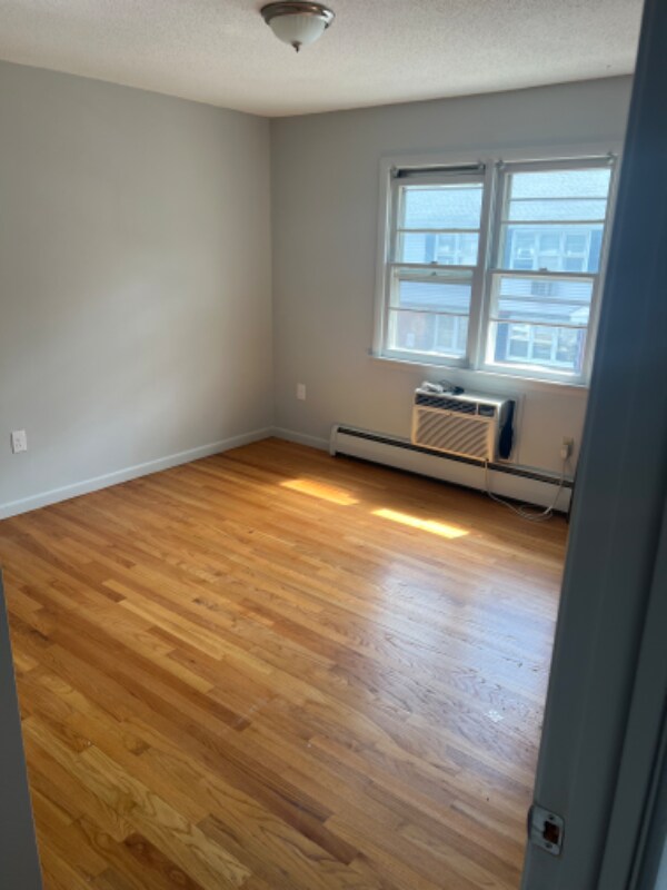 Building Photo - 87 Fowler St