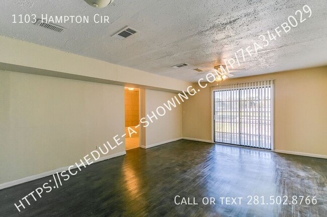 Building Photo - 1103 Hampton Cir