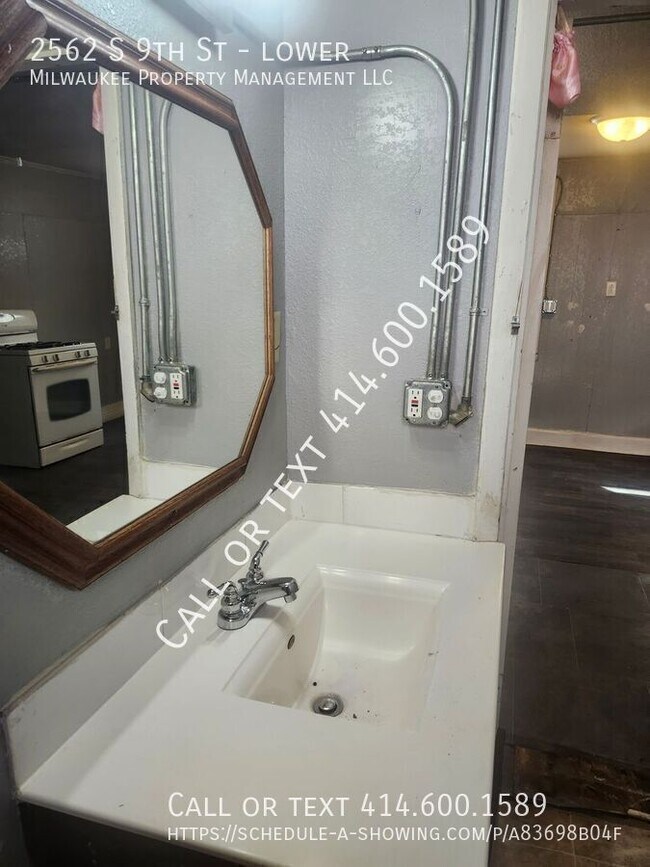 Building Photo - 2562 S 9th St