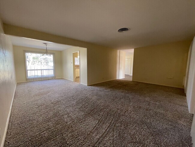 Building Photo - 4616 Fawn Dr