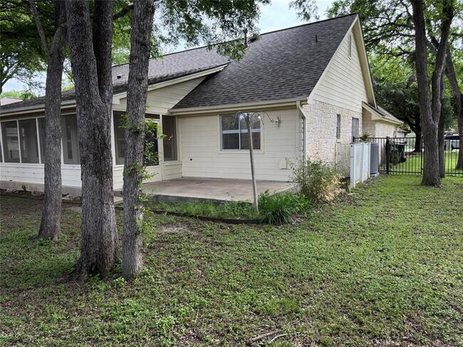 Building Photo - 3013 Parker Dr