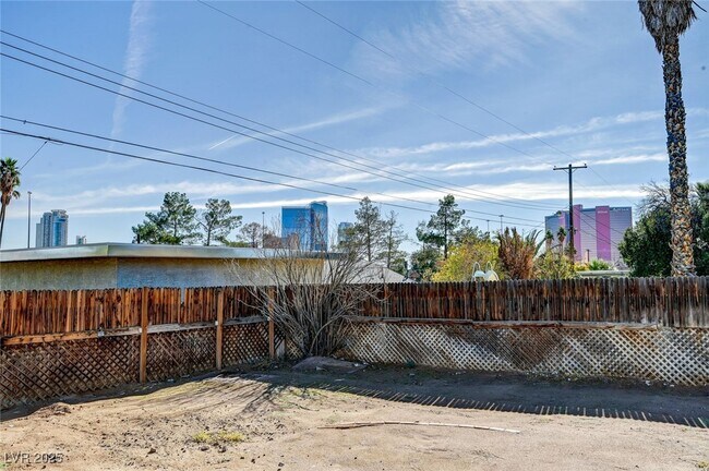 Building Photo - 1516 Inverness Ave