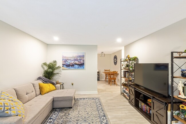 Building Photo - 205 Great Rd