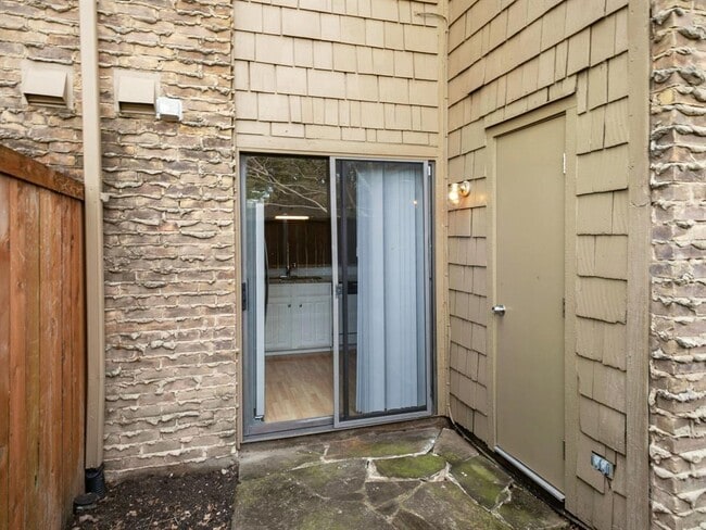 Building Photo - 333 Melrose Dr