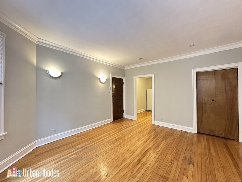 Building Photo - 4224 N Paulina St