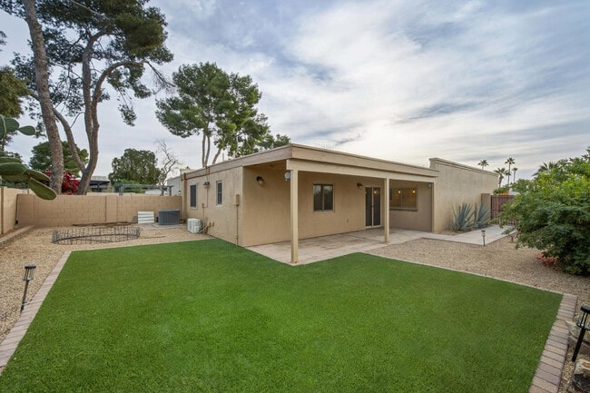 Building Photo - 17024 E Calle Del Sol