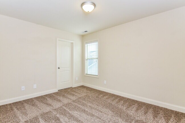 Building Photo - 12 Wensley Ct