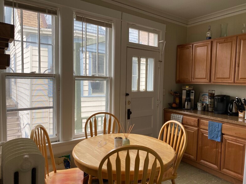 Building Photo - 3281 N Oakland Ave