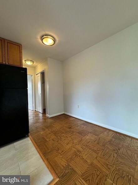 Building Photo - 945 N Barton St