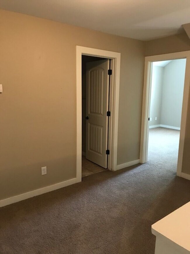 Building Photo - Maumelle Townhome