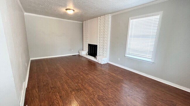 Primary Photo - 5 Bedroom / 2 Bathroom house in Sandy