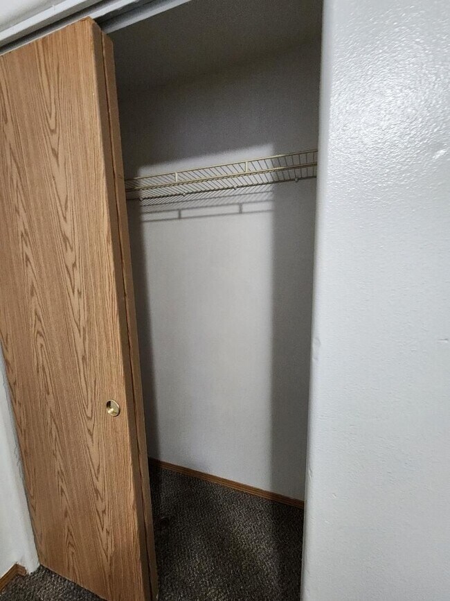 Building Photo - 3 Bdrm/2 Bath Single Level