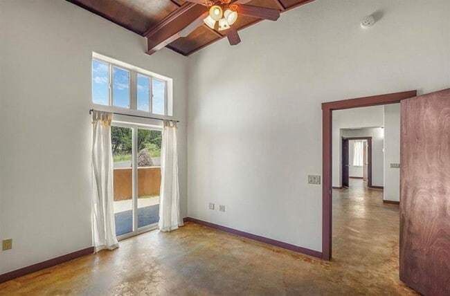 Building Photo - 658 Maple Ln