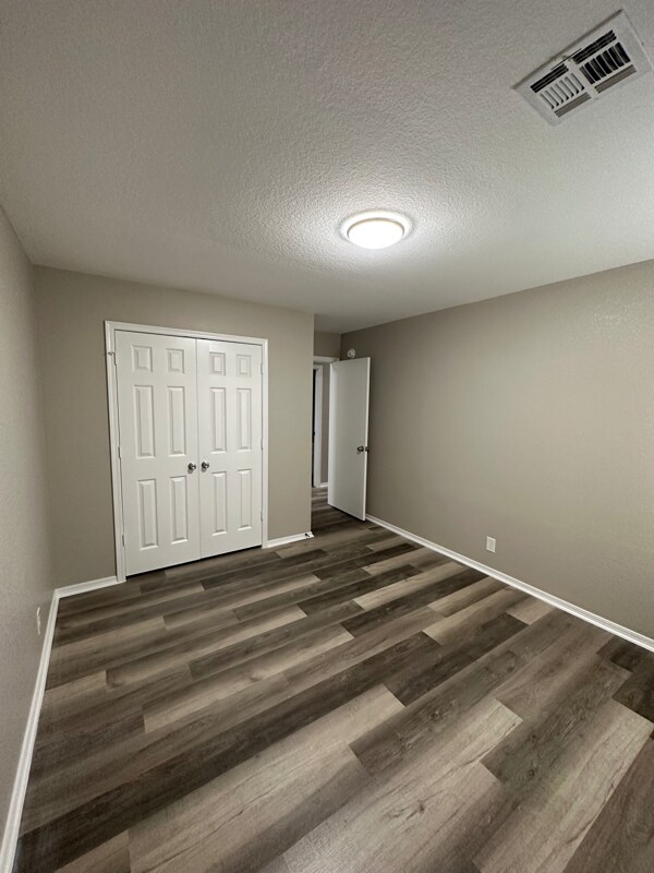 Building Photo - 1029 E 64th Pl