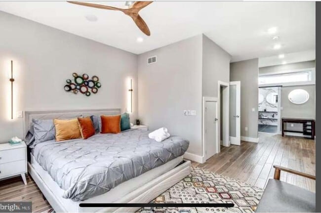 Building Photo - 2309 Dickinson St