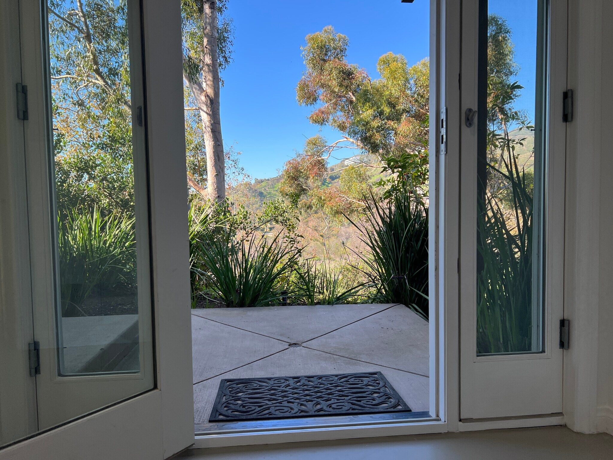 Building Photo - 3623 Serra Rd