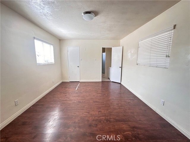 Building Photo - 1127 E Larkwood St