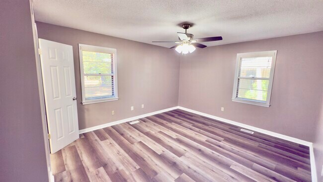 Building Photo - 2563 Hacks Cross Rd