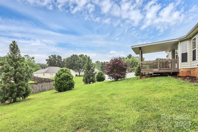 Building Photo - 2916 Dairy Farm Dr