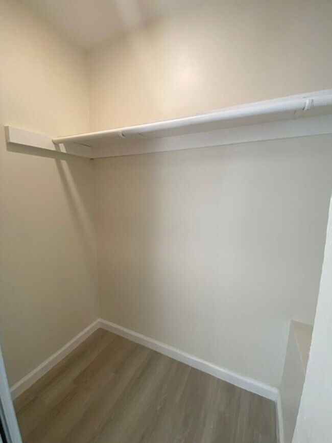 Building Photo - Beautiful 2-bed/1.5 bath two-story townhom...