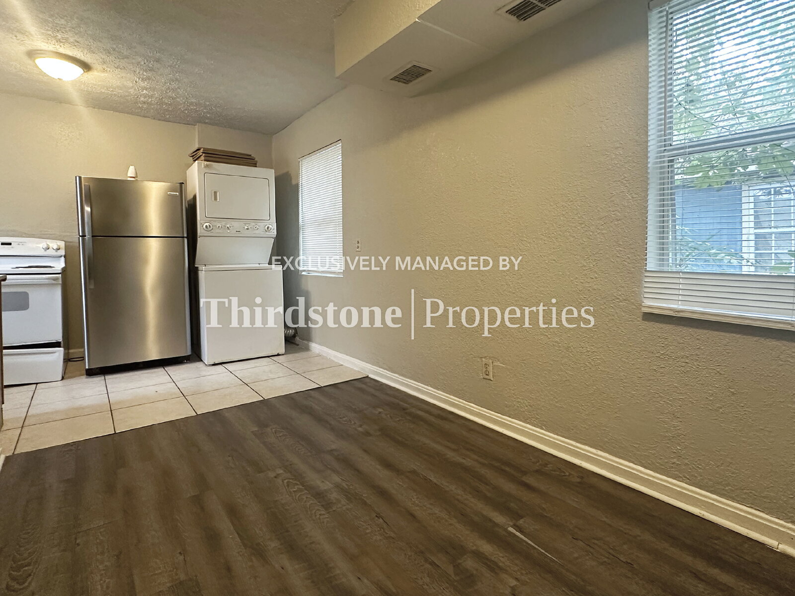 Building Photo - 1861 Bisbee St