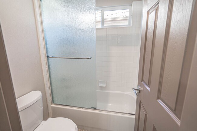 Building Photo - Tesoro Del Valle 4 Bedroom + Loft Home for...