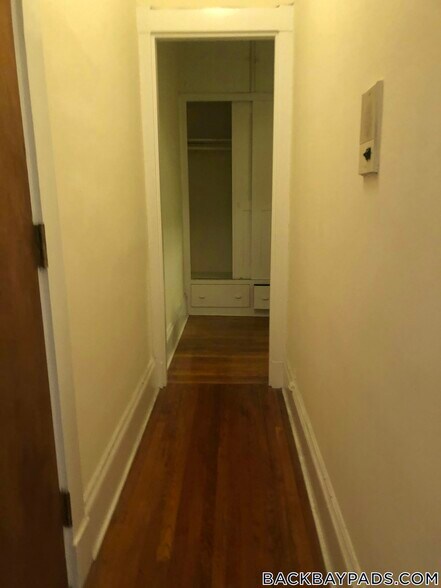 Building Photo - 504 Beacon St