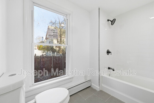 Building Photo - 159 Connecticut Ave