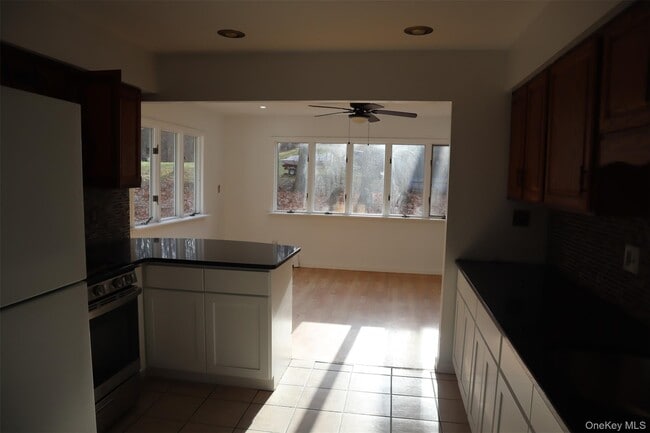 Building Photo - 1432 E Mombasha Rd