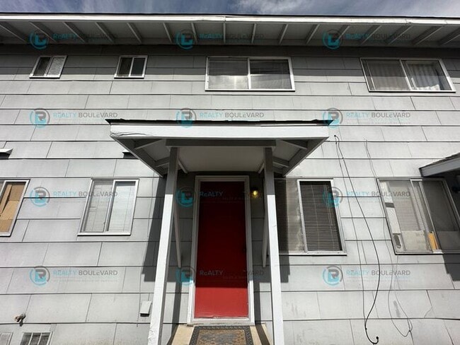 Building Photo - 1 Bedroom 1 Bath + Office next to Idlewild Park & the Truckee River