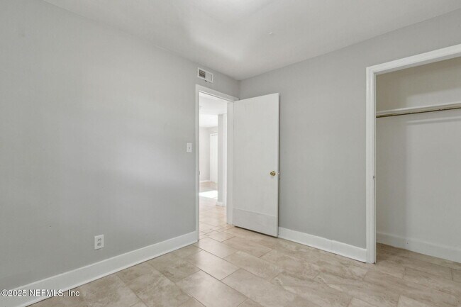Building Photo - 1224 W 18th St